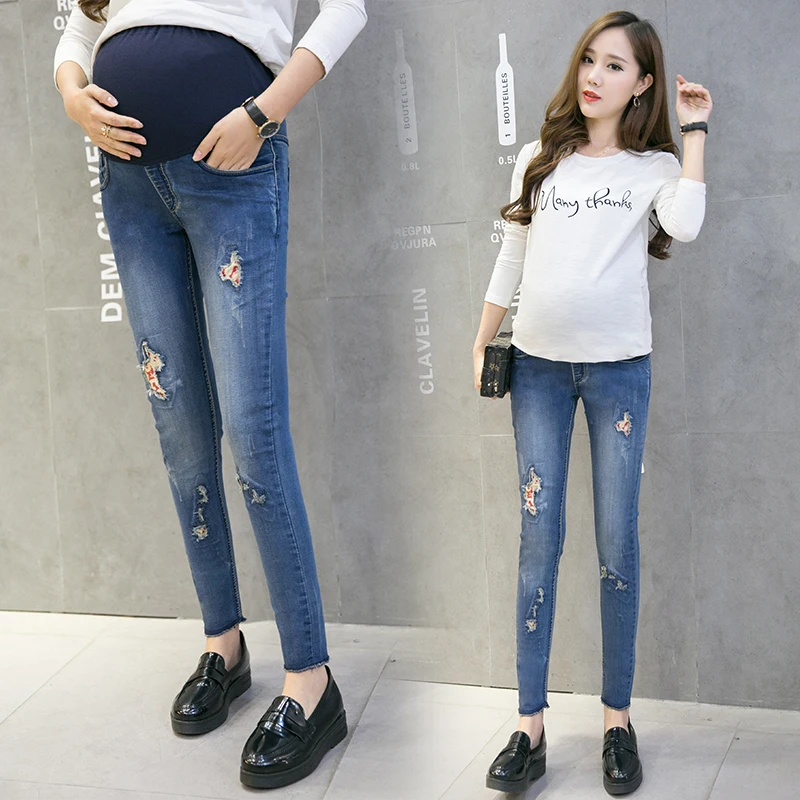 Make the pregnant woman the spring and autumn period and the han edition outside show thin foot pencil the stylish jeans wear lo
Make the pregnant woman the spring and autumn period and the han edition outside show thin foot pencil the stylish jeans wear lo