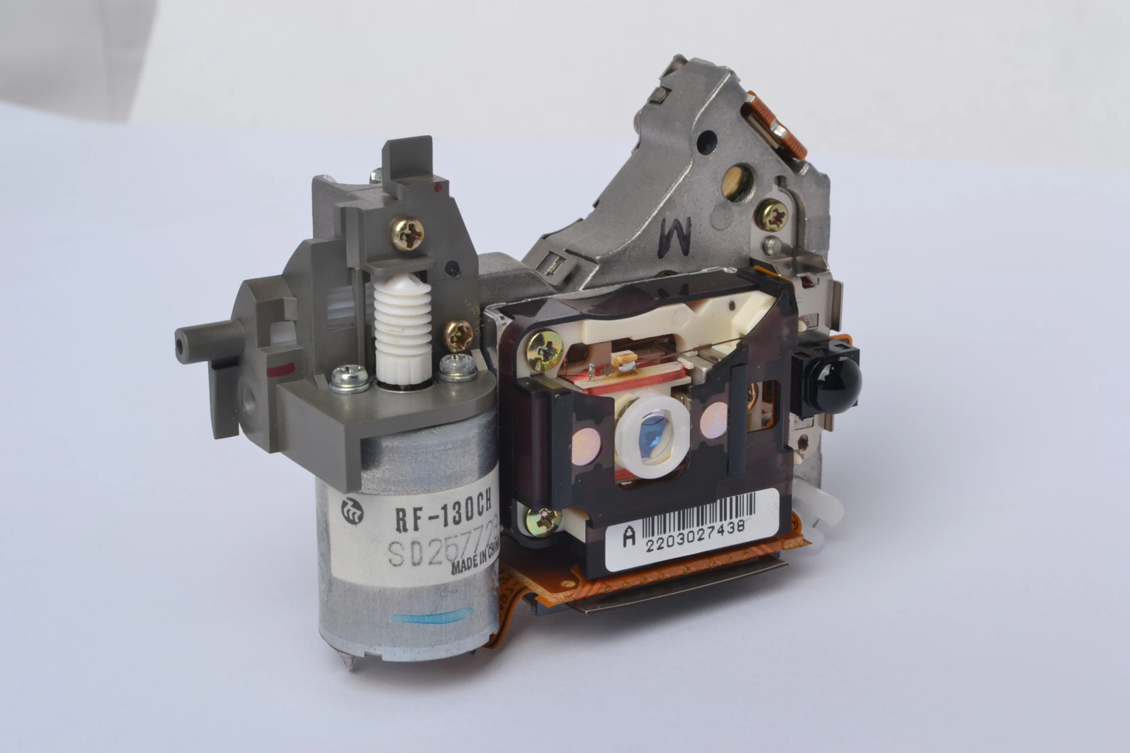 Original Replacement For DENON LA-2300 CD Player Laser Lens Assembly LA2300 Optical Pick-up Bloc Optique Unit
Original Replacement For DENON LA-2300 CD Player Laser Lens Assembly LA2300 Optical Pick-up Bloc Optique Unit
