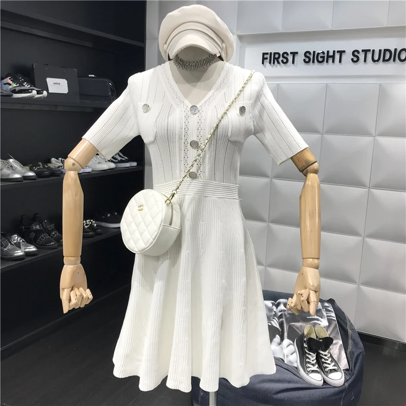2019 Summer Women Solid V Neck Short Sleeve Hollow Out Button Knitted Dress Female Elegant High Waist A-Line Mini Dress
2019 Summer Women Solid V Neck Short Sleeve Hollow Out Button Knitted Dress Female Elegant High Waist A-Line Mini Dress