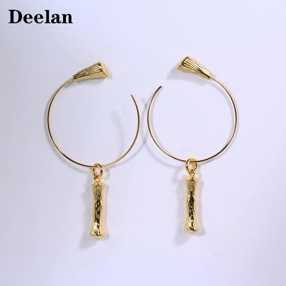 DEELAN 26 letter Pendant Charm Dangle earrings Gold Color Drop earring for Women Girls Punk Style Female Wedding Party Jewelry
DEELAN 26 letter Pendant Charm Dangle earrings Gold Color Drop earring for Women Girls Punk Style Female Wedding Party Jewelry