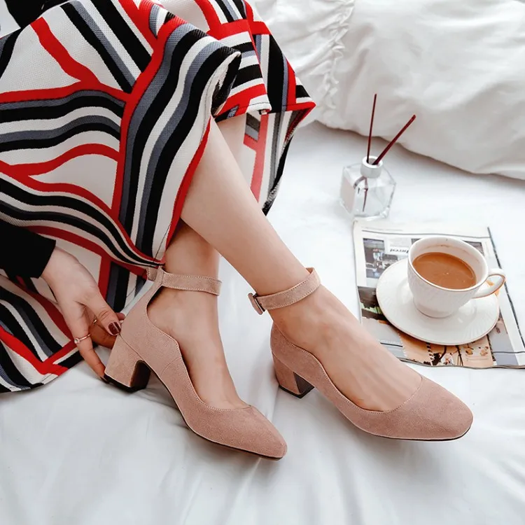 Big Size 11 12 ladies high heels women shoes woman pumps Shallow square-headed thick-heeled single shoes
Big Size 11 12 ladies high heels women shoes woman pumps Shallow square-headed thick-heeled single shoes