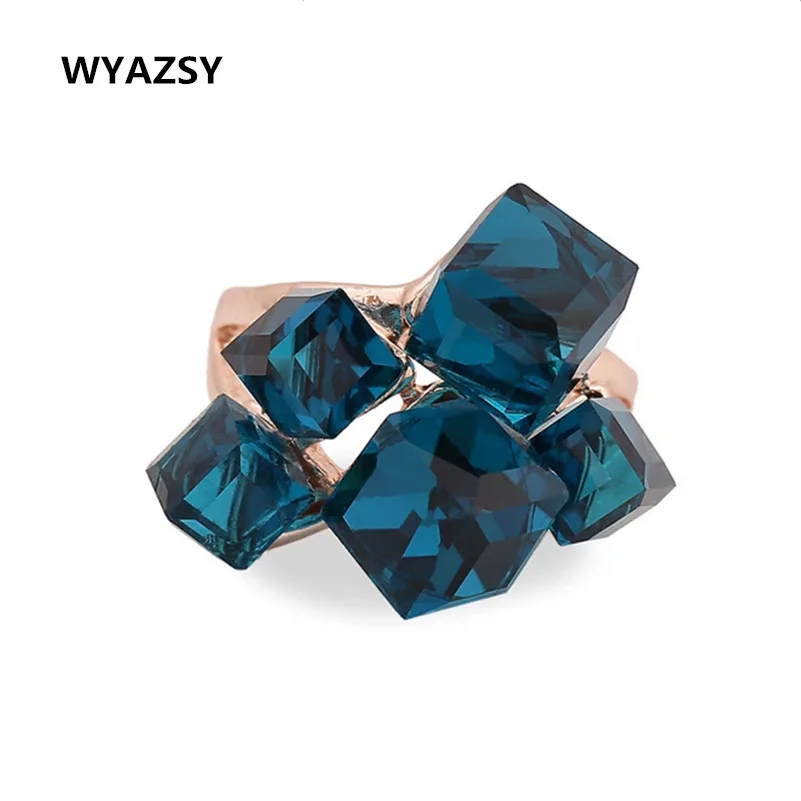 Classic Fascinating Ring Flower Design With Color Gradient Stellux Austrian Crystal Rose Gold Color Rhinestones Studded Rings
Classic Fascinating Ring Flower Design With Color Gradient Stellux Austrian Crystal Rose Gold Color Rhinestones Studded Rings