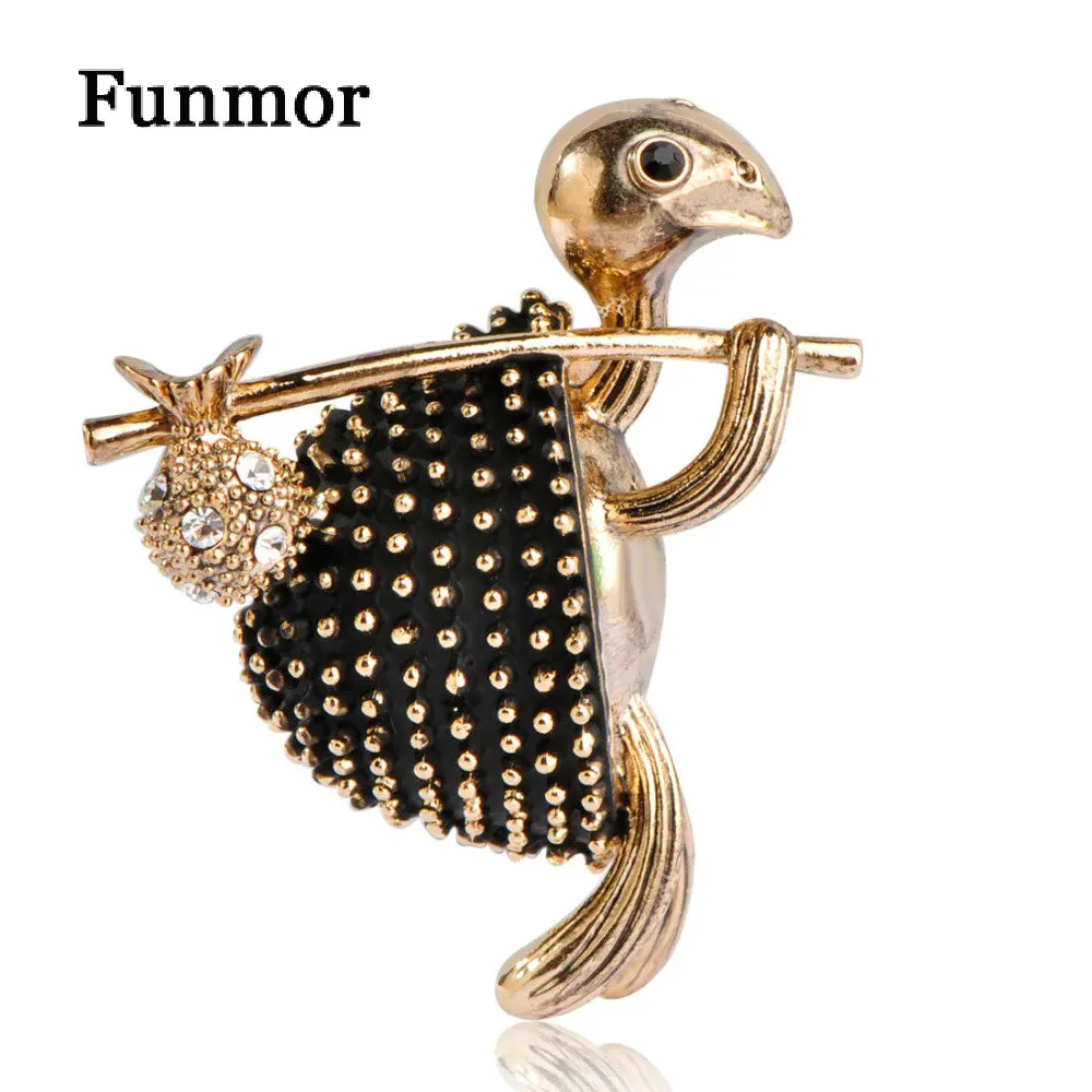 Vintage Tortoise Brooches Antique Gold Color Turtle With Bag Shape Collar Clip Hijab Pins Animal Brooch Suit Corsage Badge Joias
Vintage Tortoise Brooches Antique Gold Color Turtle With Bag Shape Collar Clip Hijab Pins Animal Brooch Suit Corsage Badge Joias