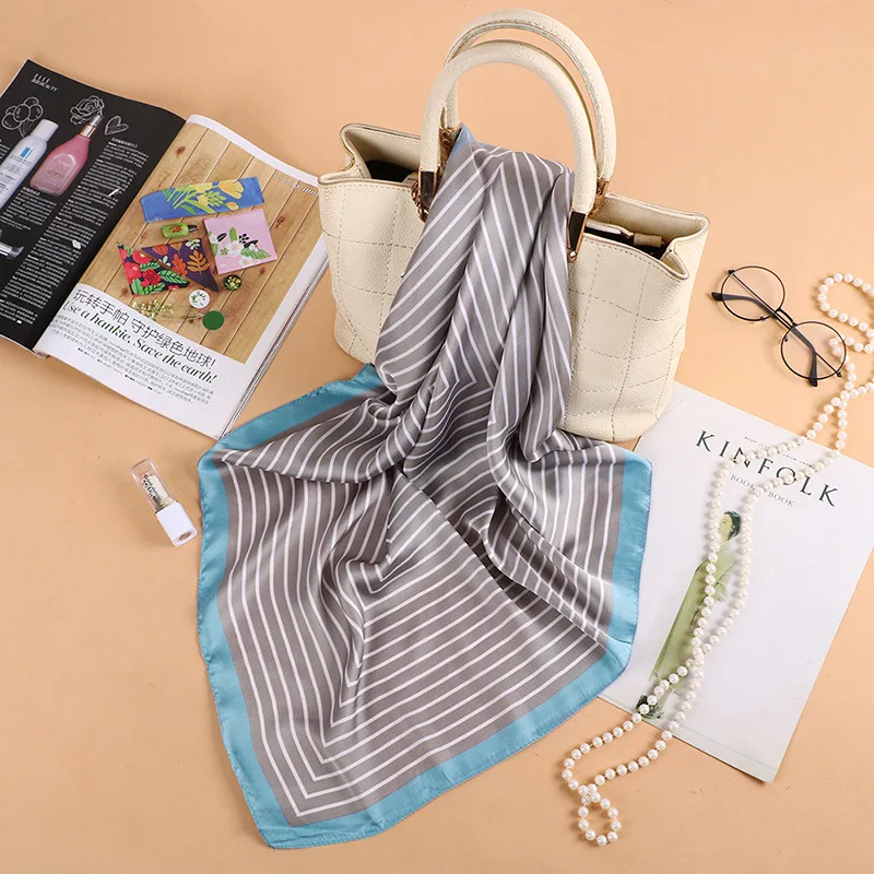 2018 Spring and summer new fashion simulation silk satin printing small square towel hundred professional temperament silk towel
2018 Spring and summer new fashion simulation silk satin printing small square towel hundred professional temperament silk towel