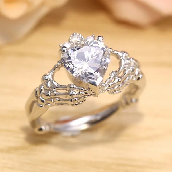 Bamos Exquisite Love Design Hand Heart Clah-Duh Claddagh Ring Sliver Color CZ Crystal Wedding Engagement Rings For Women
Bamos Exquisite Love Design Hand Heart Clah-Duh Claddagh Ring Sliver Color CZ Crystal Wedding Engagement Rings For Women