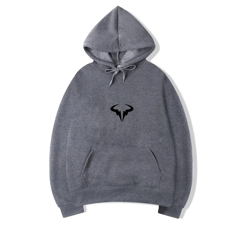 In 2019, the spring and autumn season, hoods are featured with concise printed vests.
In 2019, the spring and autumn season, hoods are featured with concise printed vests.