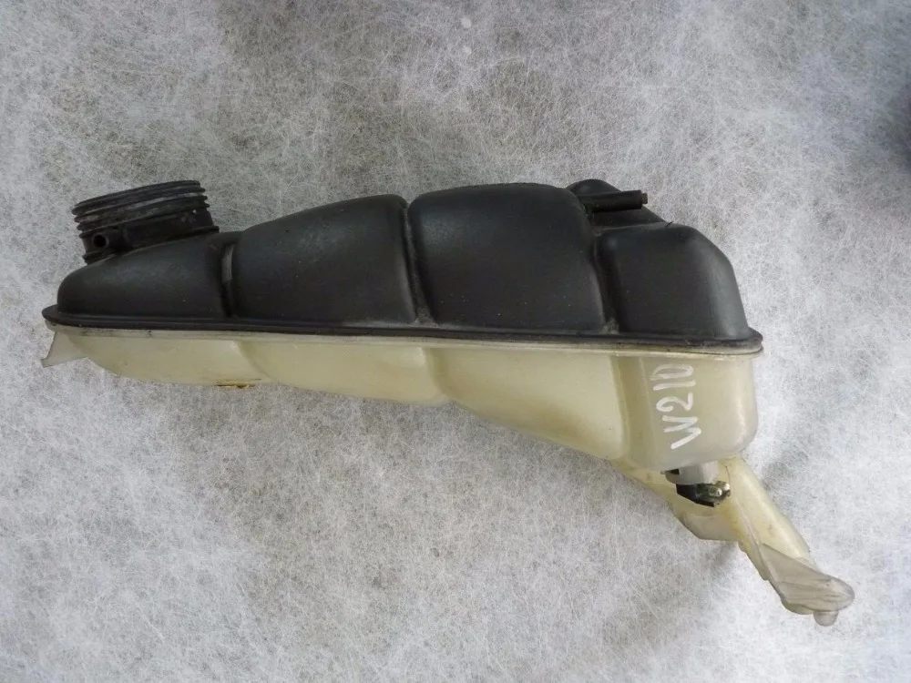 Expansion Tank for E-CLASS/E-CLASS Estate 2105000549 or 2105000349 or 2105000249
Expansion Tank for E-CLASS/E-CLASS Estate 2105000549 or 2105000349 or 2105000249