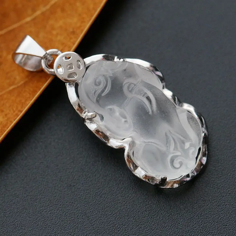 manually set bai shuijing the mythical wild animal pendant 925 sterling silver pendant retro Thai silver pendant
manually set bai shuijing the mythical wild animal pendant 925 sterling silver pendant retro Thai silver pendant