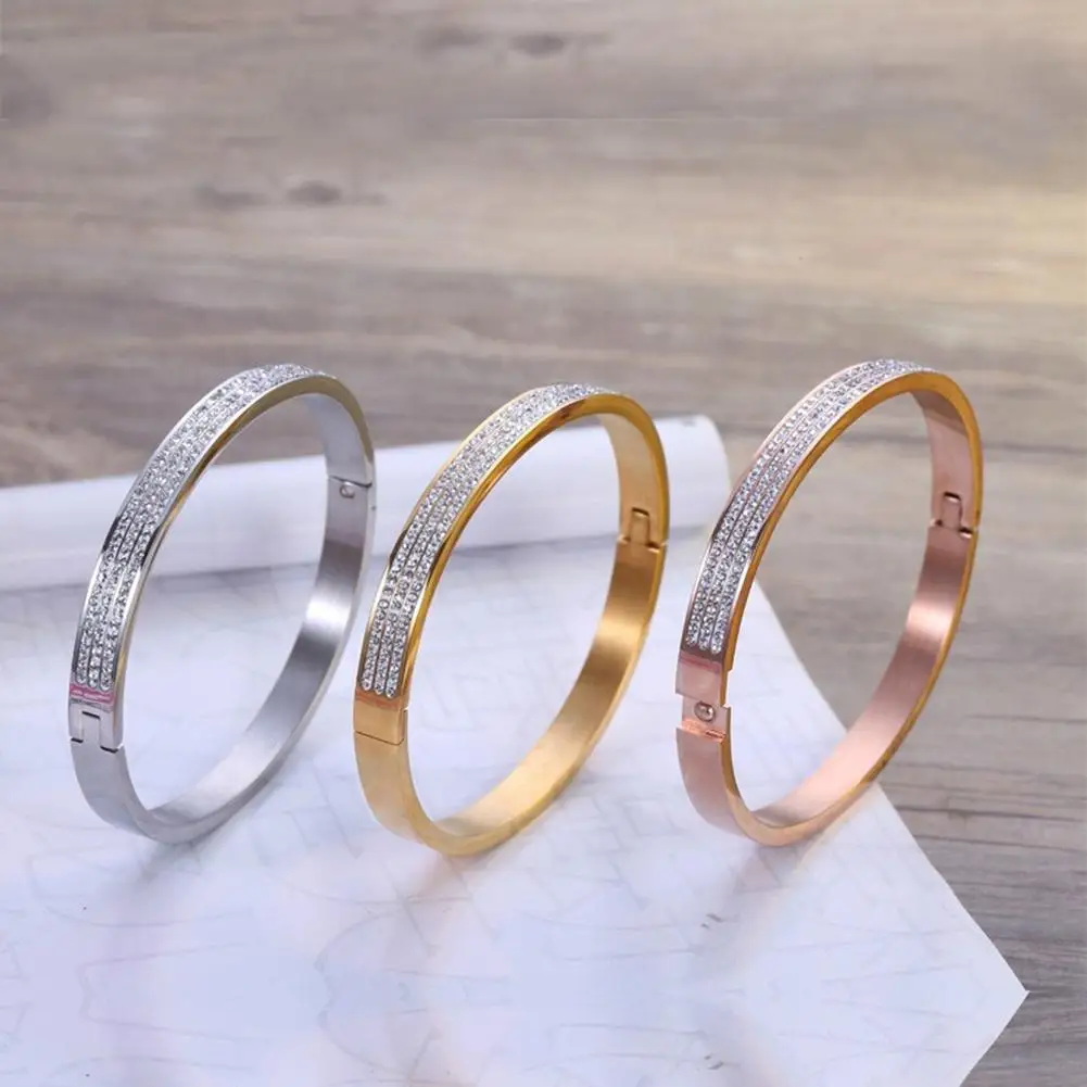 Fashion Lady Hollow Circle Rhinestones Inlaid Open Bangle Bracelet Party Jewelry new
Fashion Lady Hollow Circle Rhinestones Inlaid Open Bangle Bracelet Party Jewelry new