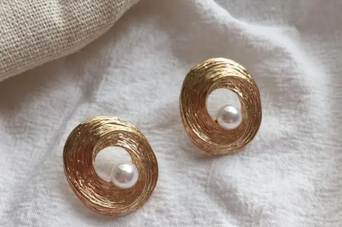 Timeless Wonder Geo glam faux pearl Stud Earrings bijoux hiphop Party Show Gift Brincos super runway bride top gown fresh 6623
Timeless Wonder Geo glam faux pearl Stud Earrings bijoux hiphop Party Show Gift Brincos super runway bride top gown fresh 6623