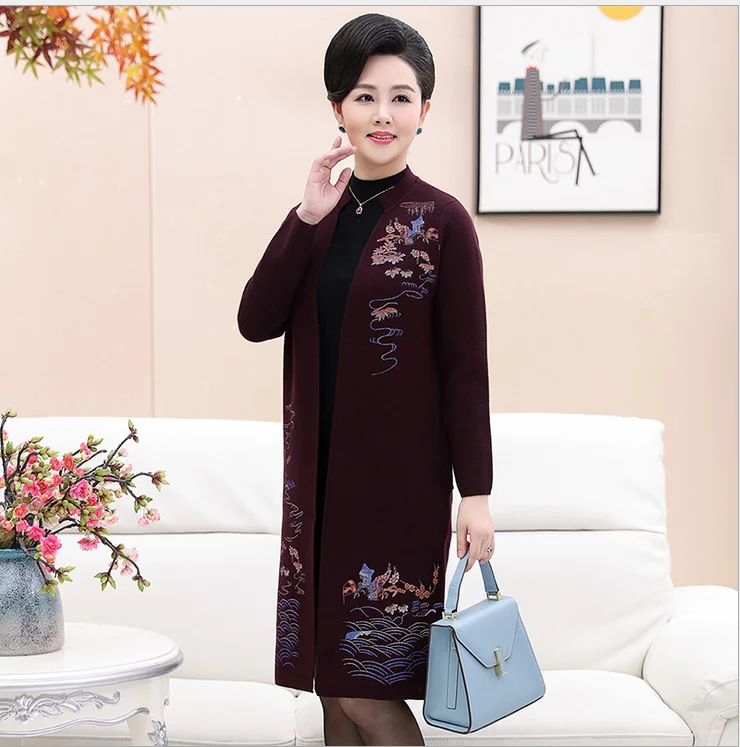 Autumn Winter New High-Grade Middle-Aged Women Wool Blended Cardigan Sweater Fashion Embroidered Mama Long Sweater Coat T256
Autumn Winter New High-Grade Middle-Aged Women Wool Blended Cardigan Sweater Fashion Embroidered Mama Long Sweater Coat T256