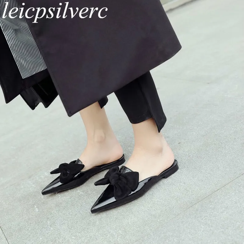 Women Slippers Patent Leather Pointed Toe Low Heels Outside Casual Summer Spring Butterfly-knot 2019 New Sexy Fashion Black
Women Slippers Patent Leather Pointed Toe Low Heels Outside Casual Summer Spring Butterfly-knot 2019 New Sexy Fashion Black