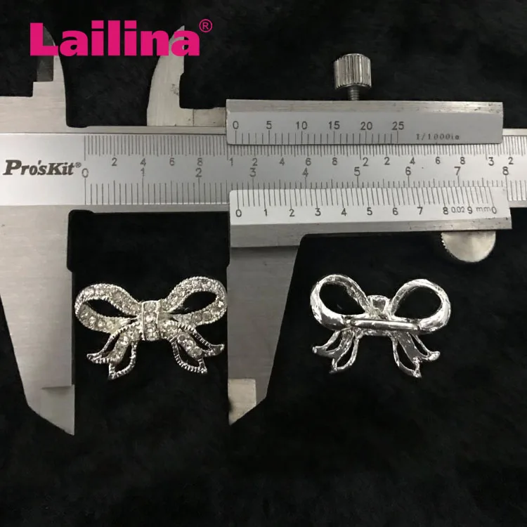 10 pcs/ lot Factory price silver Rhinestone bow Button,high quality,Wedding dress hair decoration
10 pcs/ lot Factory price silver Rhinestone bow Button,high quality,Wedding dress hair decoration