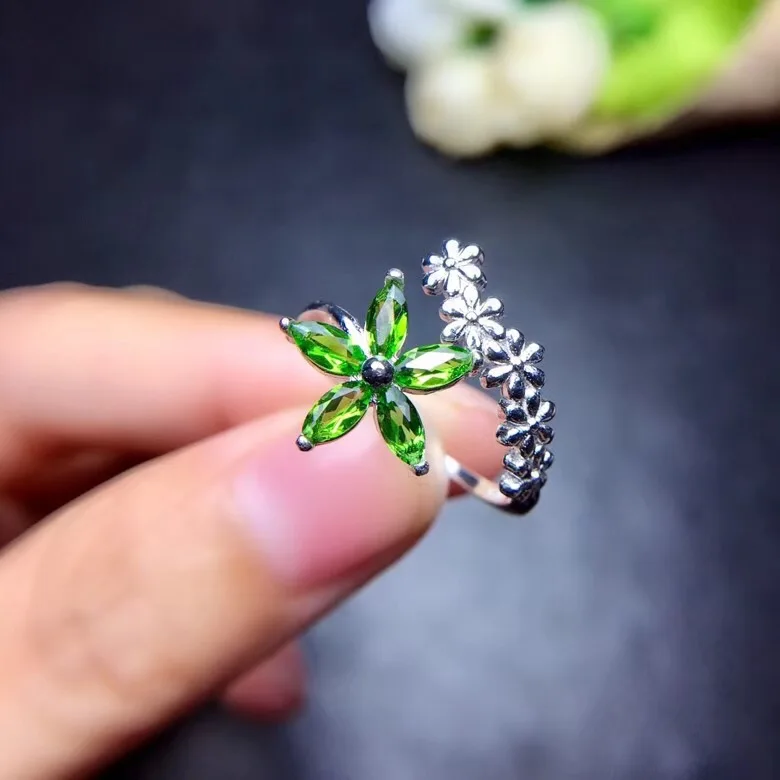 exquisite flower shape green diopside gemstone ring for women silver fine jewelry new style natural gem birthday party gift ring
exquisite flower shape green diopside gemstone ring for women silver fine jewelry new style natural gem birthday party gift ring