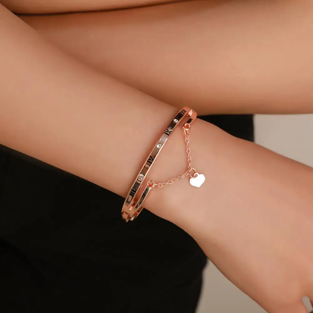 XIUFEN Women Hand Chain Silver Gold Color Fashion Roman Style All Matching Love Shape Elegant Bracelet Female Jewelry
XIUFEN Women Hand Chain Silver Gold Color Fashion Roman Style All Matching Love Shape Elegant Bracelet Female Jewelry