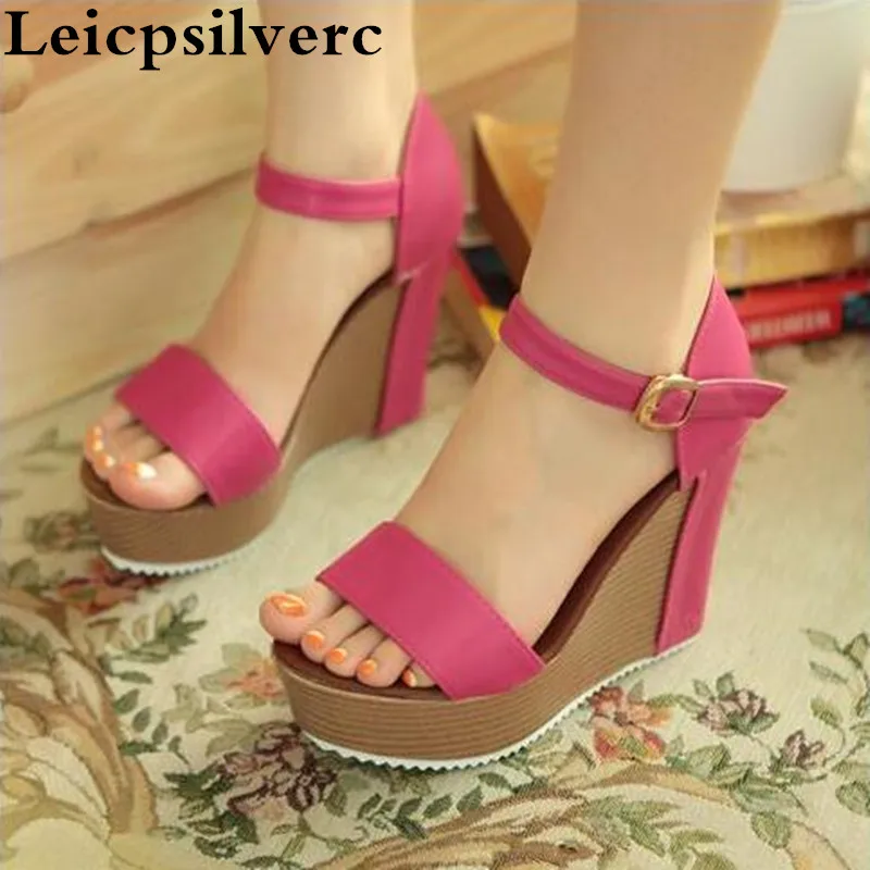 Summer new slope with thick bottom waterproof table buckle bag with anti slip buckle belt temperament high heel women sandals
Summer new slope with thick bottom waterproof table buckle bag with anti slip buckle belt temperament high heel women sandals