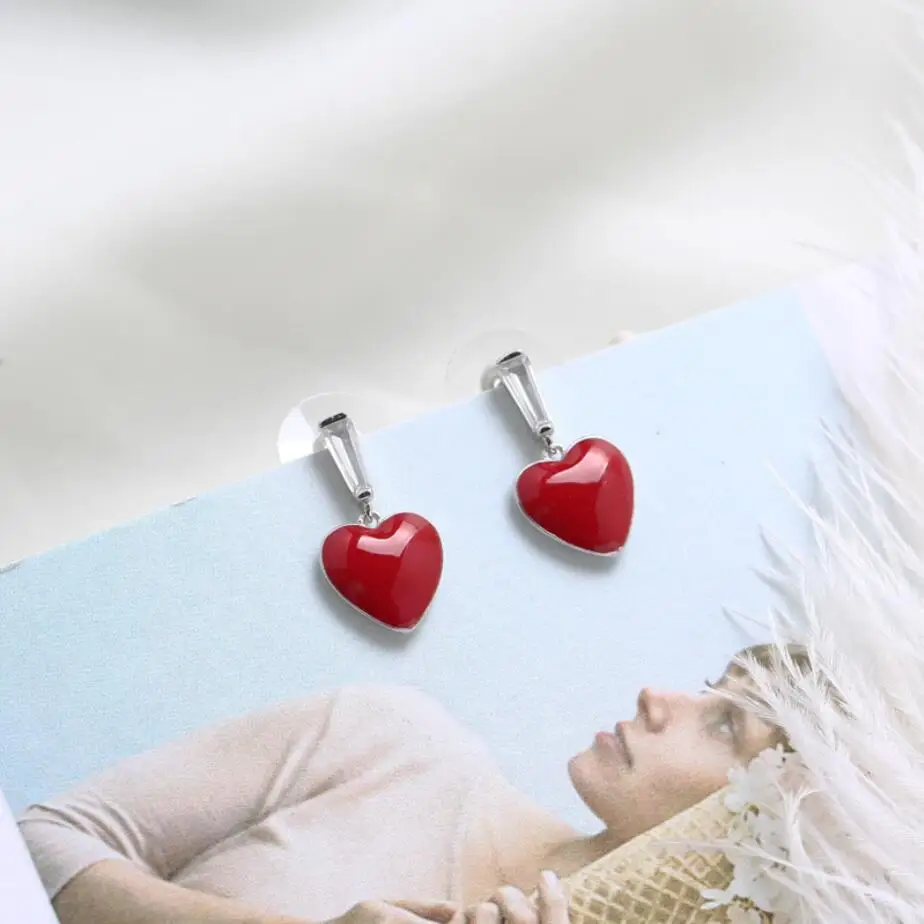 HRina Rectangle Zircon Earrings S925 Sterling Silver Geometric Enamel Red Color Heart Drop Earrings For Women Jewelry Wholesale
HRina Rectangle Zircon Earrings S925 Sterling Silver Geometric Enamel Red Color Heart Drop Earrings For Women Jewelry Wholesale