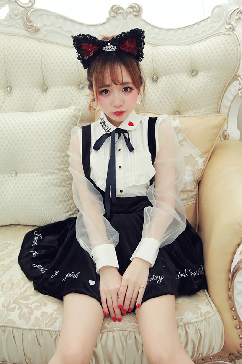 Princess sweet lolita skirt Bobon21 Original College style Vintage letter embroidery velvet Braces skirt Straps detachable B1247
Princess sweet lolita skirt Bobon21 Original College style Vintage letter embroidery velvet Braces skirt Straps detachable B1247