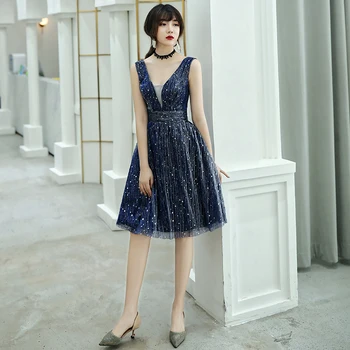 2020 V-neck Short Prom Dresses Sparkle Tulle Formal Party Gowns Vestido De Baile Curto Knee Length Navy Blue Prom Dresses LF435
2020 V-neck Short Prom Dresses Sparkle Tulle Formal Party Gowns Vestido De Baile Curto Knee Length Navy Blue Prom Dresses LF435