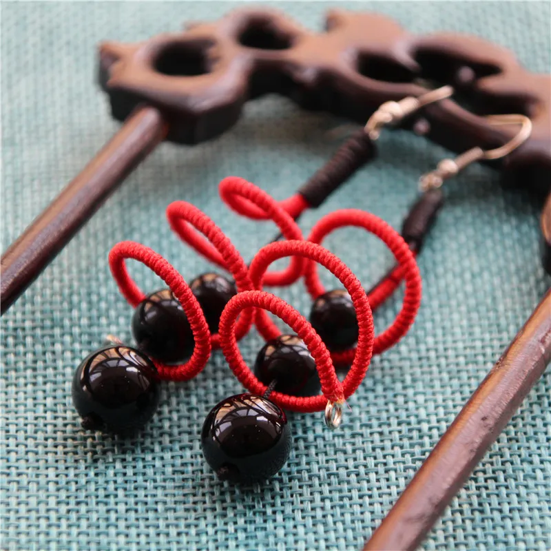 Chinese Style Handmade Original Ethnic Style Jewelry Red Line Black Beads Pendant Spiral Earrings Unique Unique Free Shipping
Chinese Style Handmade Original Ethnic Style Jewelry Red Line Black Beads Pendant Spiral Earrings Unique Unique Free Shipping
