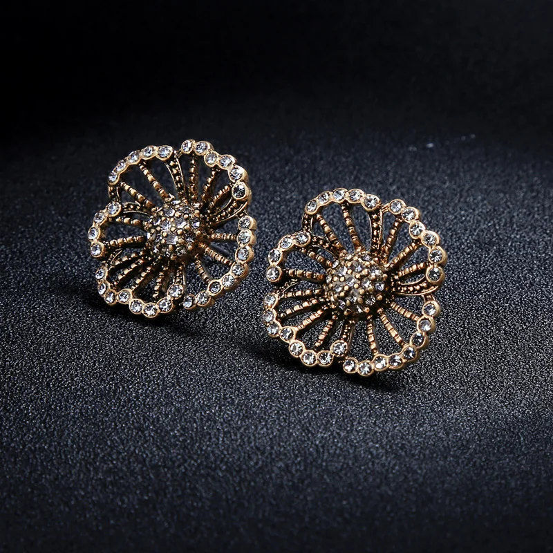 Bulk Price Delicate Flower Shiny Crystals Stud Earrings OL Women Fashion Jewelry For Gift Party
Bulk Price Delicate Flower Shiny Crystals Stud Earrings OL Women Fashion Jewelry For Gift Party