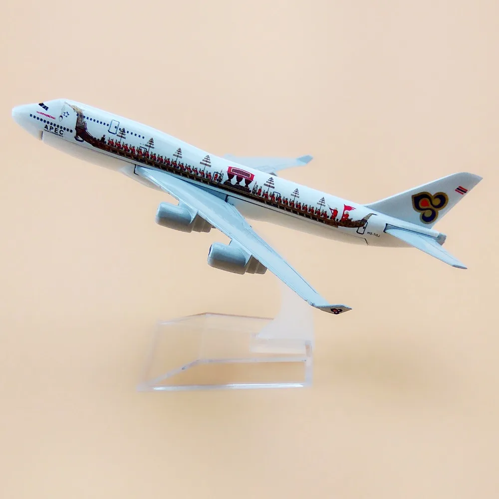 16cm Alloy Metal Airplane Model Air Thai APEC Dragon Boat Boeing 747 400 B747 Airlines Aircraft Airways Plane Model W Stand
16cm Alloy Metal Airplane Model Air Thai APEC Dragon Boat Boeing 747 400 B747 Airlines Aircraft Airways Plane Model W Stand