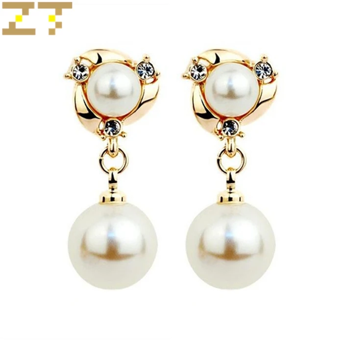 Hot Sale Korean Fashion Crystal Simulated Pearl Round Ball Drop Statement Gold Color Luxury Bride Wedding Earrings for Women
Hot Sale Korean Fashion Crystal Simulated Pearl Round Ball Drop Statement Gold Color Luxury Bride Wedding Earrings for Women