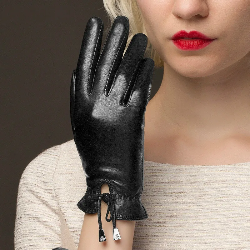 Autumn Winter Genuine Leather Gloves Female Sheepskin Plus Velvet Warm Outdoor Driving Riding Fashion Casual Black Mittens H3226
Autumn Winter Genuine Leather Gloves Female Sheepskin Plus Velvet Warm Outdoor Driving Riding Fashion Casual Black Mittens H3226