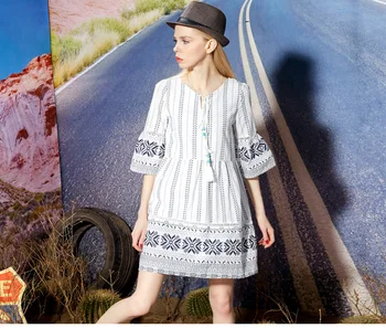 Summer in Europe and America loose cotton V-neck Print Dress woman Vintage fashion striped three quarter flare sleeve dress
Summer in Europe and America loose cotton V-neck Print Dress woman Vintage fashion striped three quarter flare sleeve dress