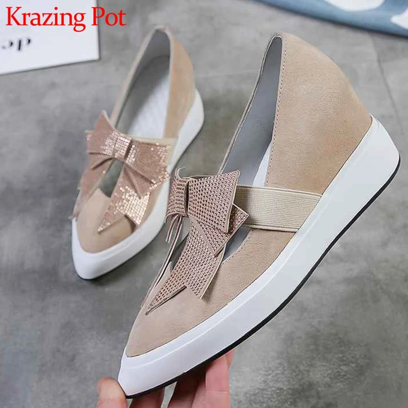 Krazing Pot natural kid suede slip on big size pointed toe increased sneaker hollow bling crystal bowtie vulcanized shoes L25
Krazing Pot natural kid suede slip on big size pointed toe increased sneaker hollow bling crystal bowtie vulcanized shoes L25