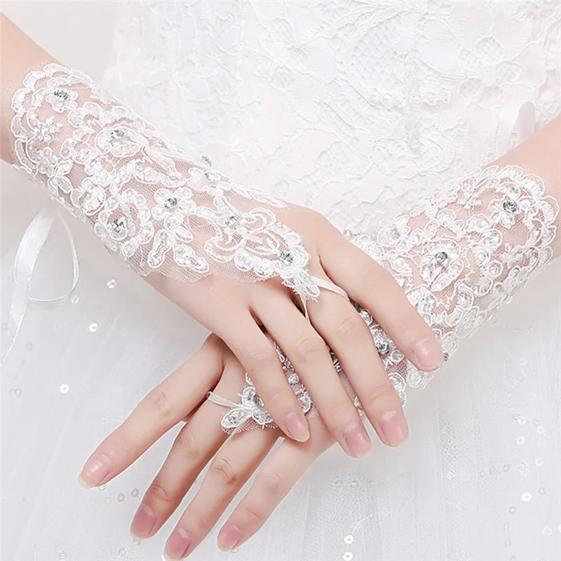5-1 White Red Lace Bridal Gloves with Crystals Rhinestone Wrist noiva Wedding Dress Glove Hook Finger Wedding Accessories