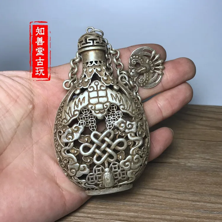 Rare Old Tibet silver Folk custom old silver jewelry Miao silver sachet hollow open carved unicorn shou silver pendant pendant
Rare Old Tibet silver Folk custom old silver jewelry Miao silver sachet hollow open carved unicorn shou silver pendant pendant