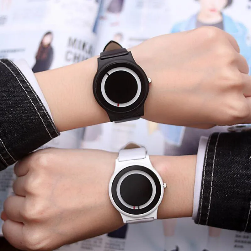 New Personality Creative No Pointer Men And Women Quartz Watch Simple Couple Ultra-thin Classic Retro Wind Silicone Belt Watch
New Personality Creative No Pointer Men And Women Quartz Watch Simple Couple Ultra-thin Classic Retro Wind Silicone Belt Watch