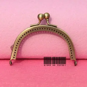 10pcs/lot DIY 8.5cm Antique brass Metal Purse Frame kiss clasp Handle for Bag Craft bag making ,freeshippingXF14-10
10pcs/lot DIY 8.5cm Antique brass Metal Purse Frame kiss clasp Handle for Bag Craft bag making ,freeshippingXF14-10
