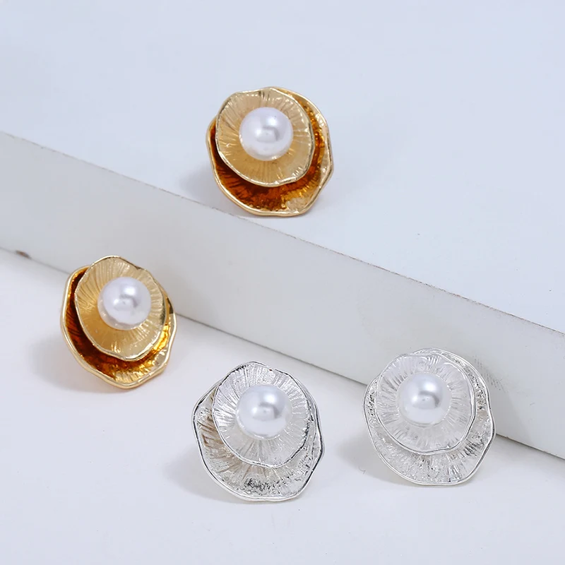 New Design Vintage Gold Silver Color Alloy Flower Shaped Stud Earrings For Woman Imitation pearl earring Party Creative Jewelry
New Design Vintage Gold Silver Color Alloy Flower Shaped Stud Earrings For Woman Imitation pearl earring Party Creative Jewelry