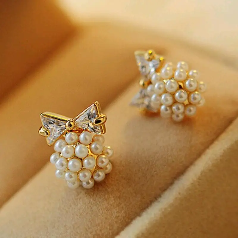 Little Simulated Pearls Beads Shiny Crystal Rhinestone Bow Knot Metallic Stud Earrings for Women piercing Jewelry
Little Simulated Pearls Beads Shiny Crystal Rhinestone Bow Knot Metallic Stud Earrings for Women piercing Jewelry