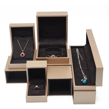 Free shipping Gold Leatherettre paper jewelry boxes and packaging Christmas gift box wedding ring bracelet bangle pendant box.
Free shipping Gold Leatherettre paper jewelry boxes and packaging Christmas gift box wedding ring bracelet bangle pendant box.