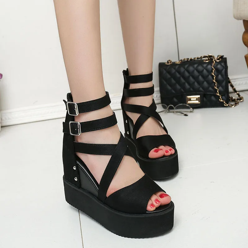 Sandals 2018 summer Thick bottom sandals muffin bottom wedge fish mouth shoes waterproof platform 11cm high heel Roman shoes
Sandals 2018 summer Thick bottom sandals muffin bottom wedge fish mouth shoes waterproof platform 11cm high heel Roman shoes