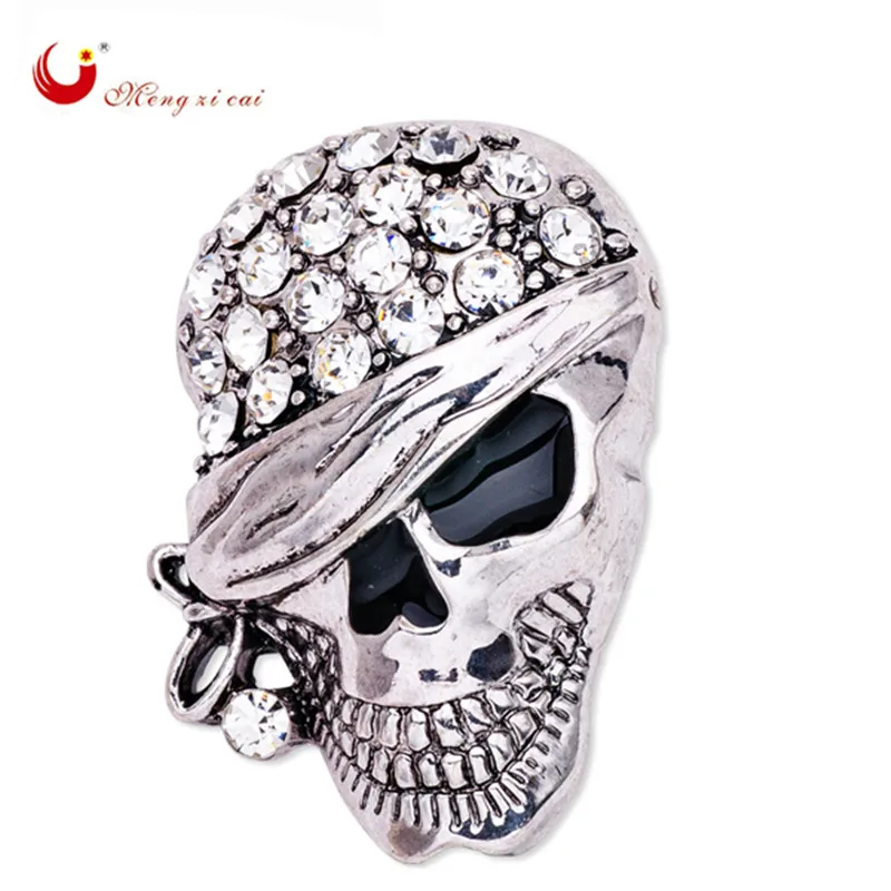 Punk Rock Rhinestone Skull Brooches pins Homme Party Masculino pirate Rhinestone Broach Jewelry broch women X1514
Punk Rock Rhinestone Skull Brooches pins Homme Party Masculino pirate Rhinestone Broach Jewelry broch women X1514