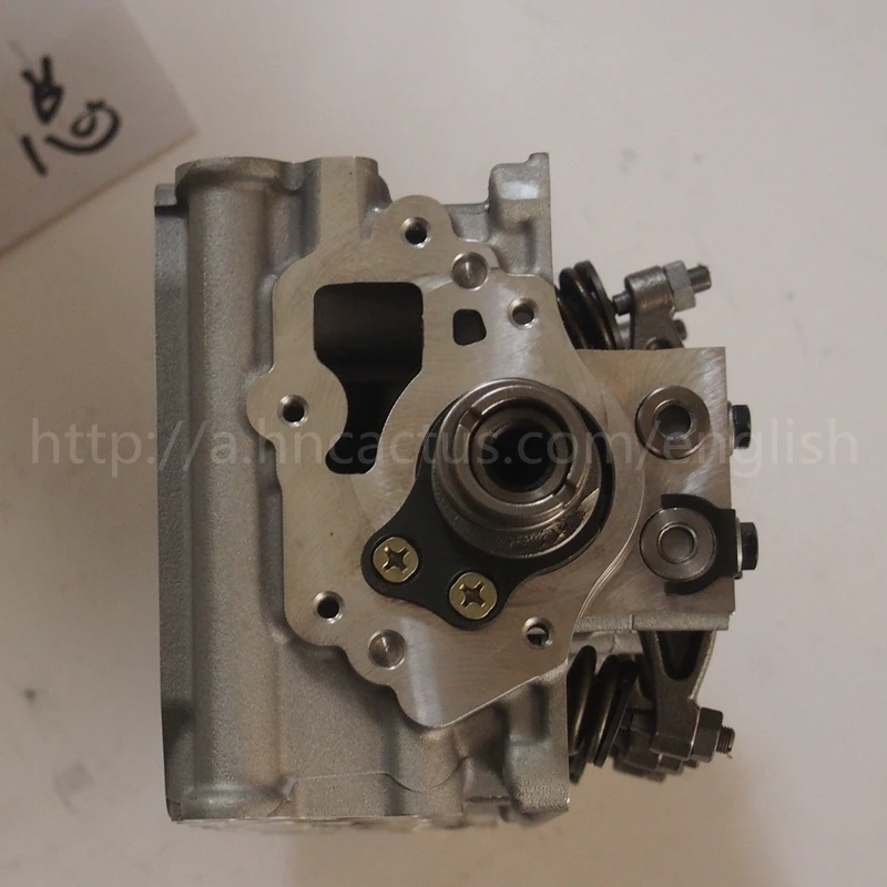 F8CV complete cylinder head 05.jpg