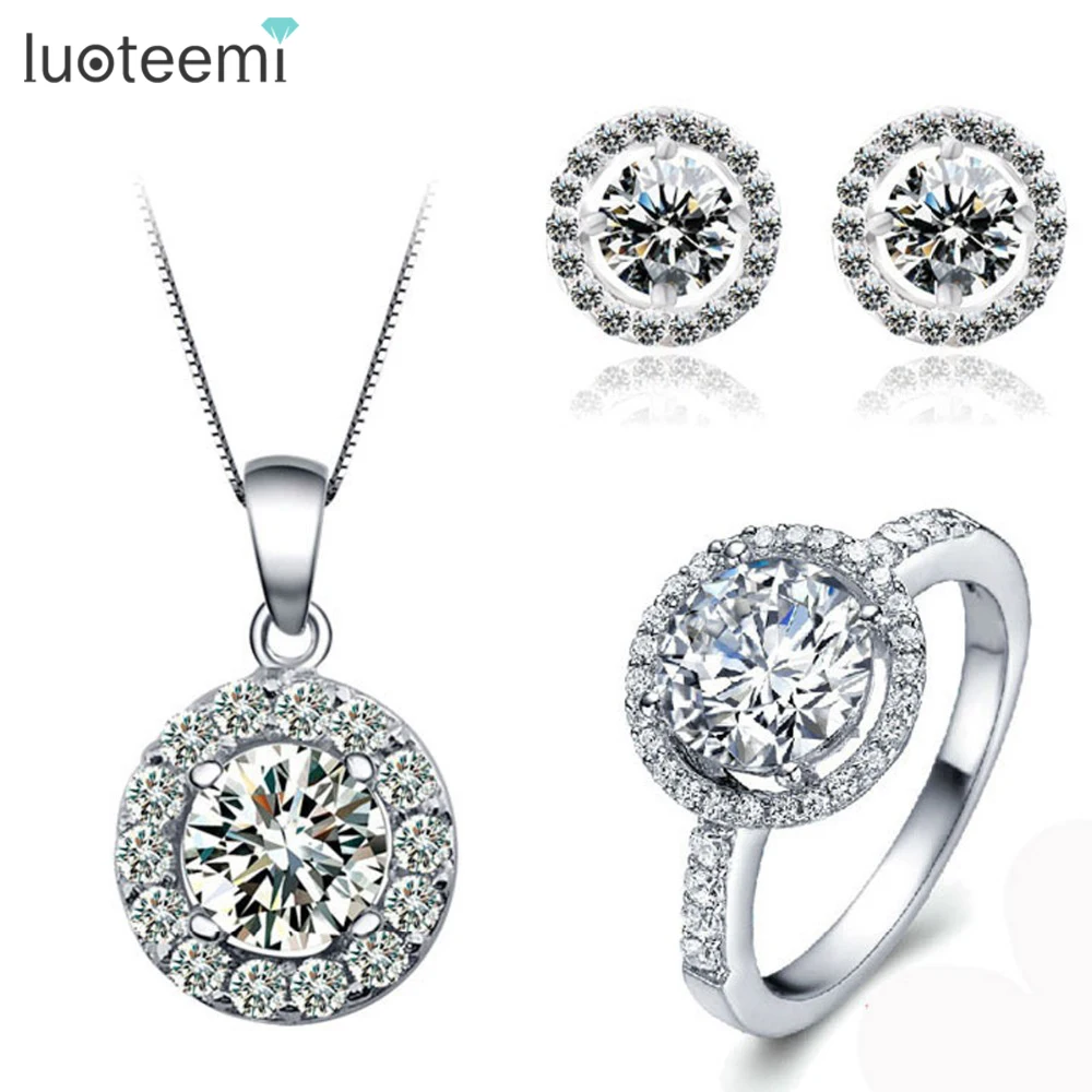 LUOTEEMI New Engagement Women CZ Jewelry Set white gold-Color Inlay AAA Cubic Zirconia Pendant/Ring/Earrings Set for Wedding
LUOTEEMI New Engagement Women CZ Jewelry Set white gold-Color Inlay AAA Cubic Zirconia Pendant/Ring/Earrings Set for Wedding