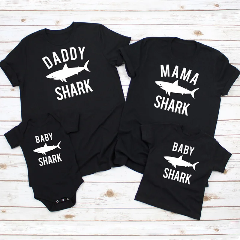family matching clothes baby shark t shirt cotton print bodysuit summer kids clothing mommy and daughter daddy Tops tees 2019
family matching clothes baby shark t shirt cotton print bodysuit summer kids clothing mommy and daughter daddy Tops tees 2019