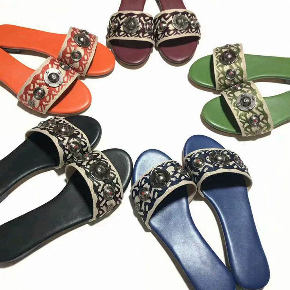 Chueyz Women Slipper New Beach Slippers Summer Fashion Non-slip Outdoor Flat Beach Slides Metal Decoration Size 35-42
Chueyz Women Slipper New Beach Slippers Summer Fashion Non-slip Outdoor Flat Beach Slides Metal Decoration Size 35-42