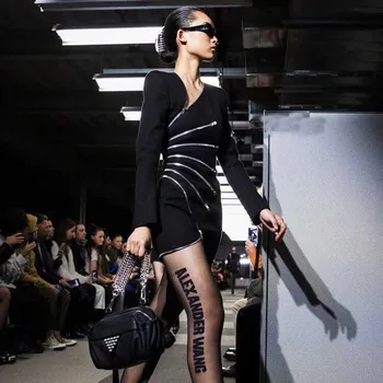 Wholesale 2019 Autumn And Winter new dress Black long sleeve Zipper decoration fashion Celebrity Party bandage Dress(H2530)
Wholesale 2019 Autumn And Winter new dress Black long sleeve Zipper decoration fashion Celebrity Party bandage Dress(H2530)