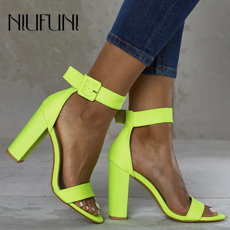 Fluorescence Women's Sandals Fashion Plus Size 42 Solid Color Sexy Thick High Heels 2019 Summer Belt Buckle Ladies Casual Shoes
Fluorescence Women's Sandals Fashion Plus Size 42 Solid Color Sexy Thick High Heels 2019 Summer Belt Buckle Ladies Casual Shoes