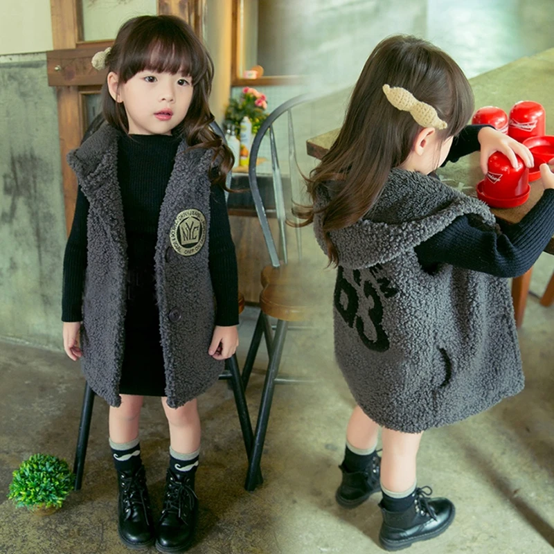 Girls Thick Letter Vest Buttons Hooded Outerwear Plus velvet Keep warm Vest Kid Winter Lamb Wool Thickened Breathable Waistcoats
Girls Thick Letter Vest Buttons Hooded Outerwear Plus velvet Keep warm Vest Kid Winter Lamb Wool Thickened Breathable Waistcoats