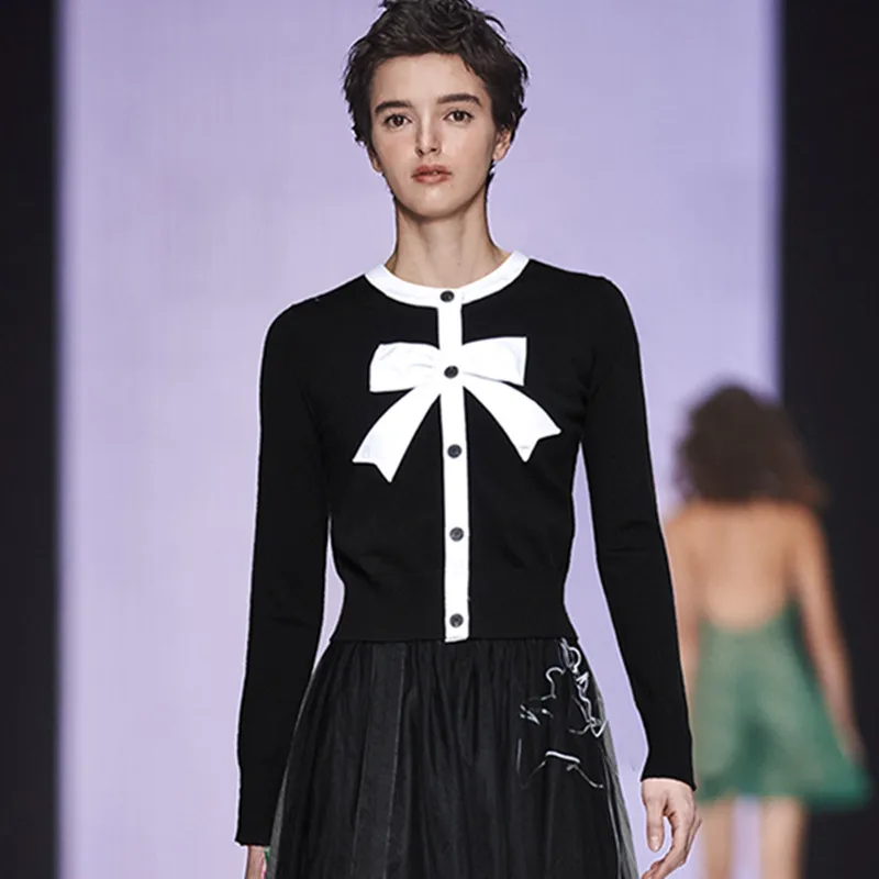 2019 Early Spring Cute Bows Cardigan Women Female Black White Color Block Knitted Short Sweater Cardigan Slim Knit Top Outerwear
2019 Early Spring Cute Bows Cardigan Women Female Black White Color Block Knitted Short Sweater Cardigan Slim Knit Top Outerwear
