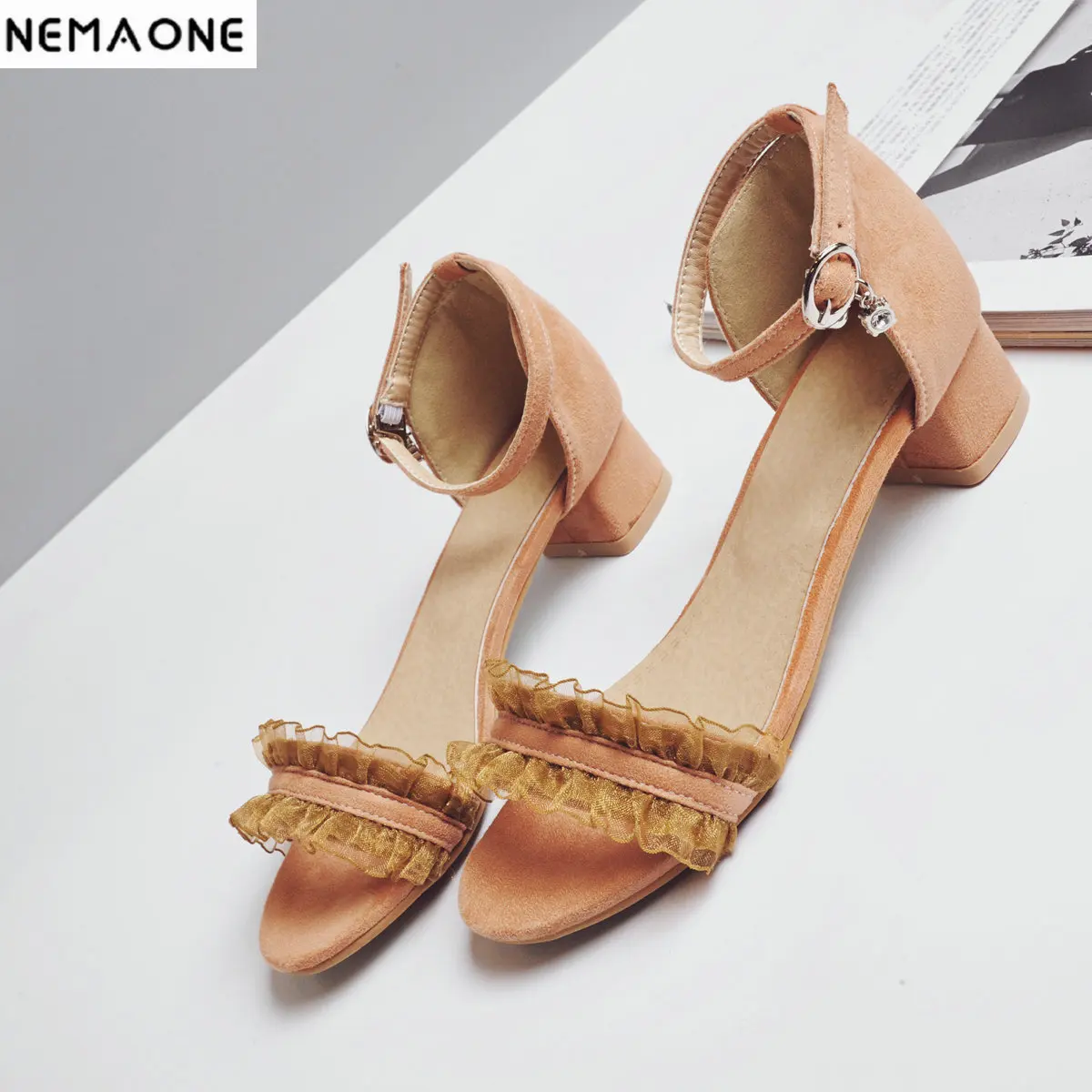 NEMAONE women Sandals 2019 summer low heels summer women's shoes new ruffles student Roman shoes thick with sexy
NEMAONE women Sandals 2019 summer low heels summer women's shoes new ruffles student Roman shoes thick with sexy