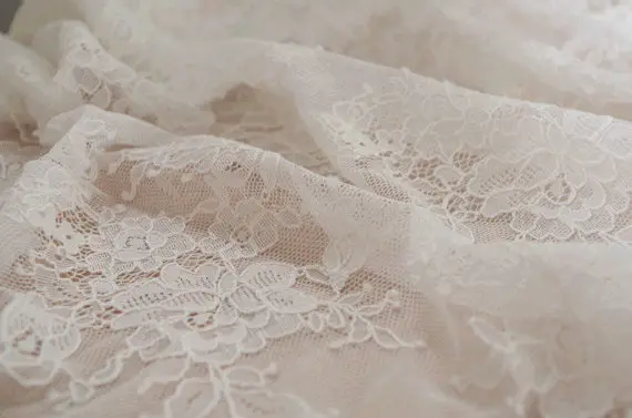 5 yards Ivory Lace fabric with Flowers for Bridal Veil Bridal Dress 2024 New Arrival
5 yards Ivory Lace fabric with Flowers for Bridal Veil Bridal Dress 2024 New Arrival