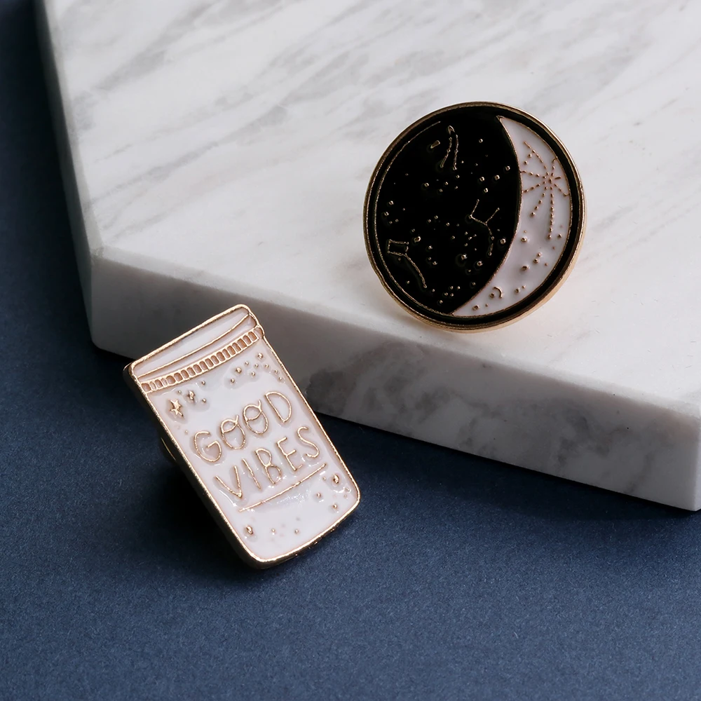 Constellation Brooches Cartoon Moon GOOD VIBES Bottle White Black Enamel Pins Button Coat Coat Collar Pin Badge Jewelry Gift
Constellation Brooches Cartoon Moon GOOD VIBES Bottle White Black Enamel Pins Button Coat Coat Collar Pin Badge Jewelry Gift